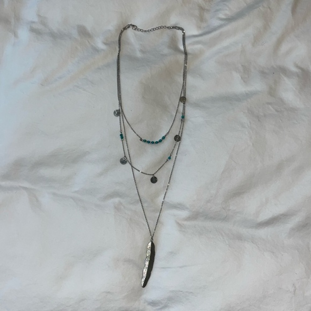 🎁Jewelry Bogo🎁 Layered turquoise and feather necklace